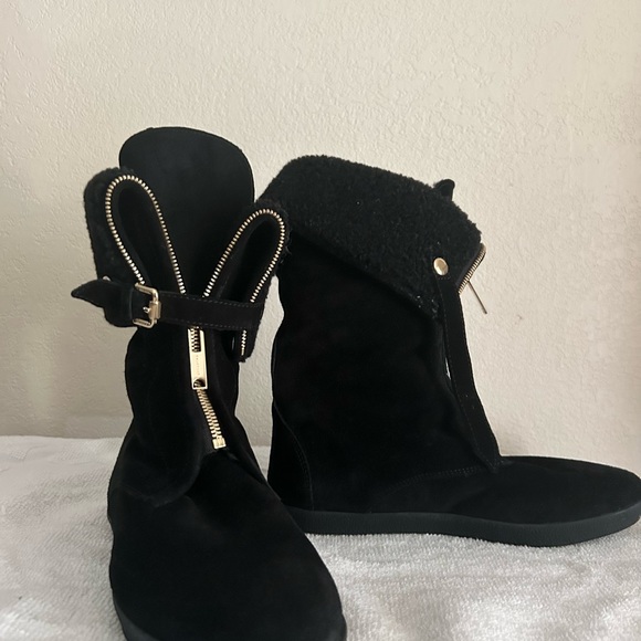 Burberry Stanmore Shearling Winter Boot in Black - Picture 2 of 10